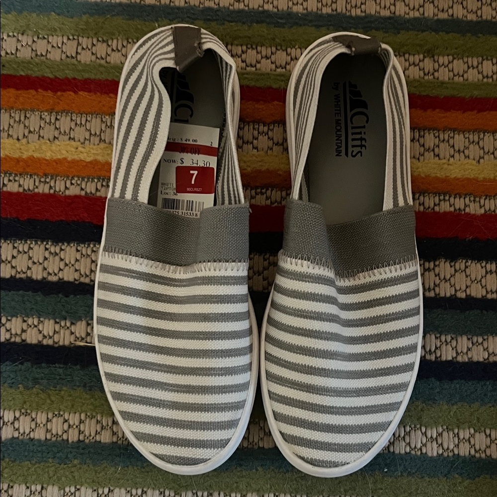 NWT Cliffs by WHITE MOUNTAIN Women’s ' Gray and White Striped Slip-On Sneakers